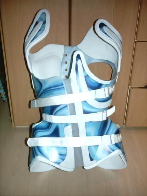 soo daas ist mein neues korsett:) es sieht eig voll schön aus man denkt garnich das es so unwarscheinlich brutal is...isses aber^^:D