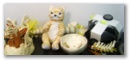 Anatomische Modelle, Kompaßgoniometer (rechts im Bild) und 'Therapiekatze' für Kleinkinder
