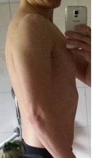 Hier ein Bild mit angespanntem Bauch und Schultern leicht nach hinten korrigiert(das bekomme ich nur nicht so richtig automatisch einprogrammiert, muss also immer daran denken - und selbst so ist es denke ich nicht optimal):